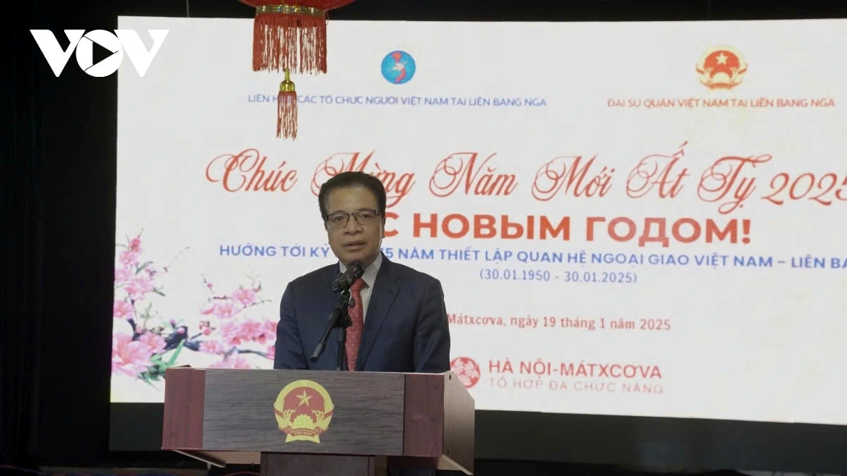 Ambassador Dang Minh Khoi at a get-together for Vietnamese expatriates in Russia to celebrate Vietnam's tradational Lunar New Year 2025