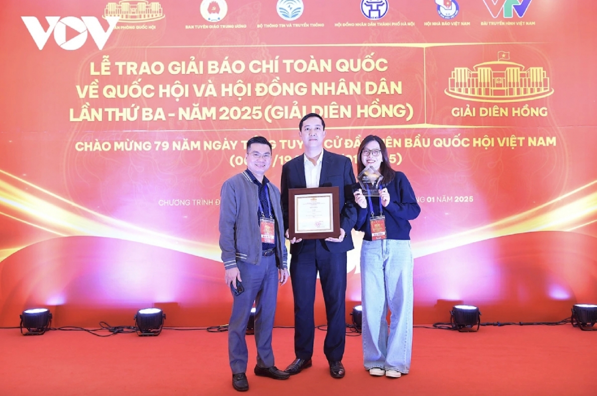 Most notably, journalists of VOV.VN bag the B prize in the online newspaper category.