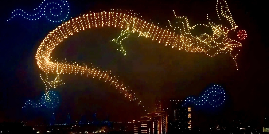 Drones forming a giant dragon are expected to create a spectacular live drone performance (Photo: Internet)