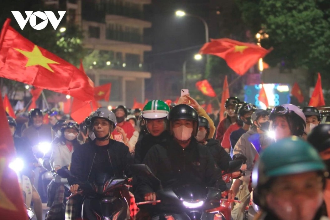 In the central province of Thua Thien-Hue, crowds flood the street as they wave the national flag and sing the national anthem to toast the Vietnamese team’s victory.