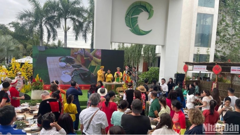 Tourists listen to the chef's instructions on how to wrap the cake before beginning the competition.