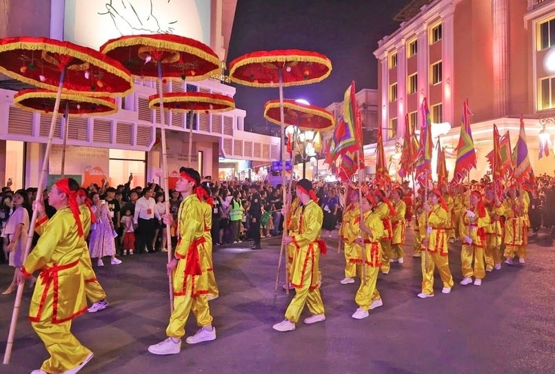 A street parade at Hanoi Creative Design Festival (Photo: hanoimoi)