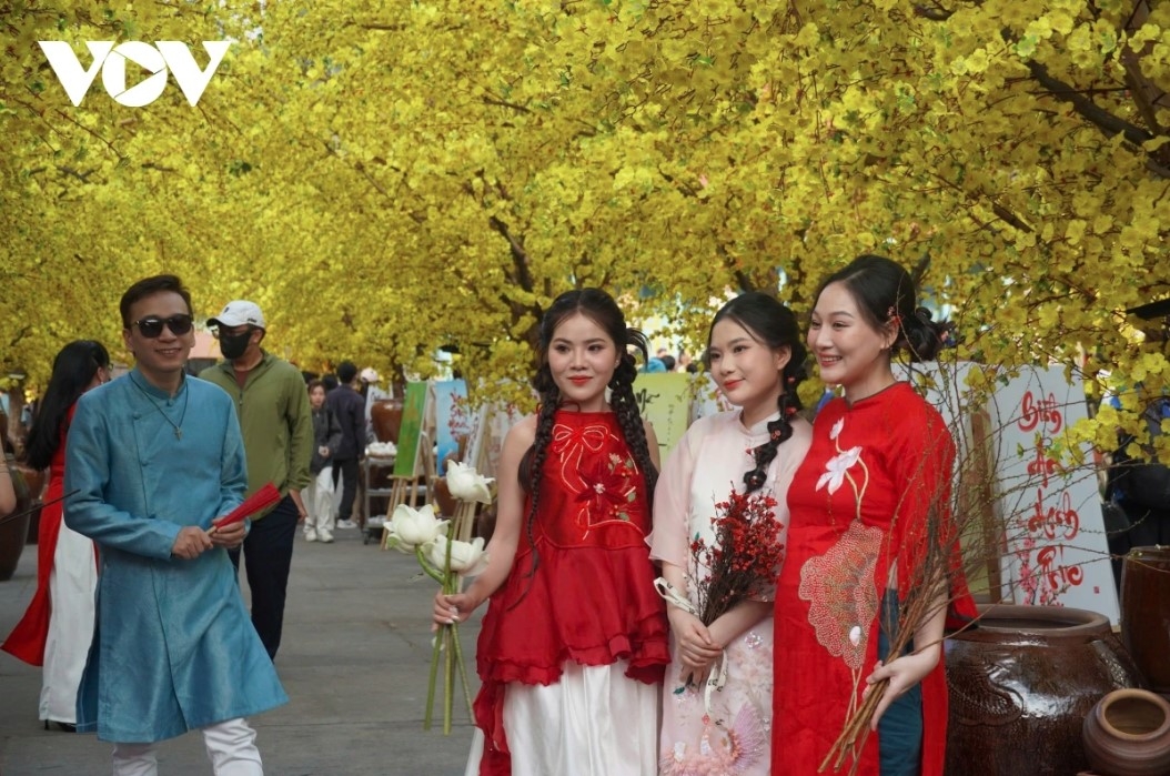 This is the 18th consecutive year that the Youth Cultural House on Pham Ngoc Thach street in District 1 has hosted such an event for calligraphers.