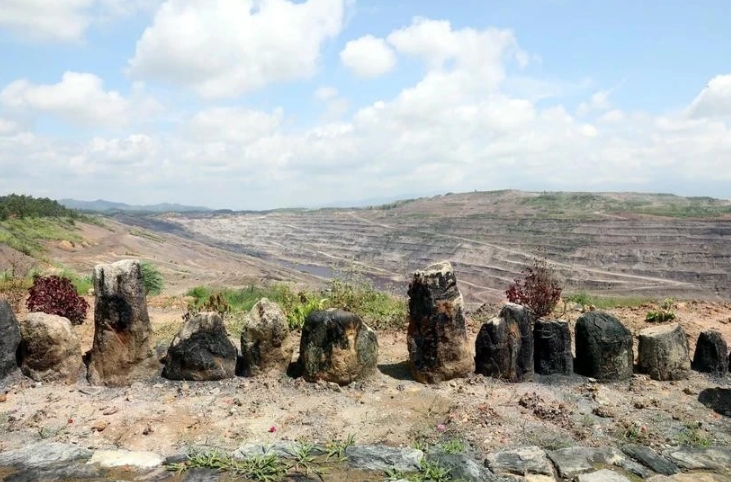 The Lang Son Global Geopark covers an area of over 4,840 square kilometres, with a population of nearly 627,000 people.