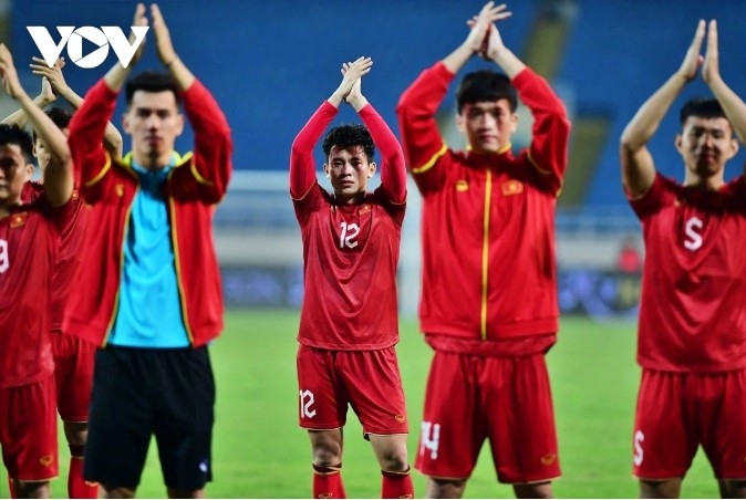 Phan Tuan Tai (third from right) is a player favored by Coach Troussier during his time with the Vietnam National Team