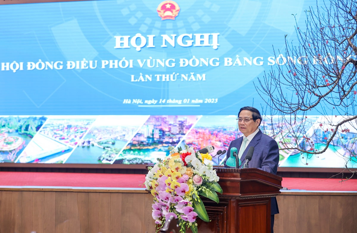 Prime Minister Pham Minh Chinh speaks at the fifth meeting of the Red River Delta Region Coordination Council in Hanoi on January 14.