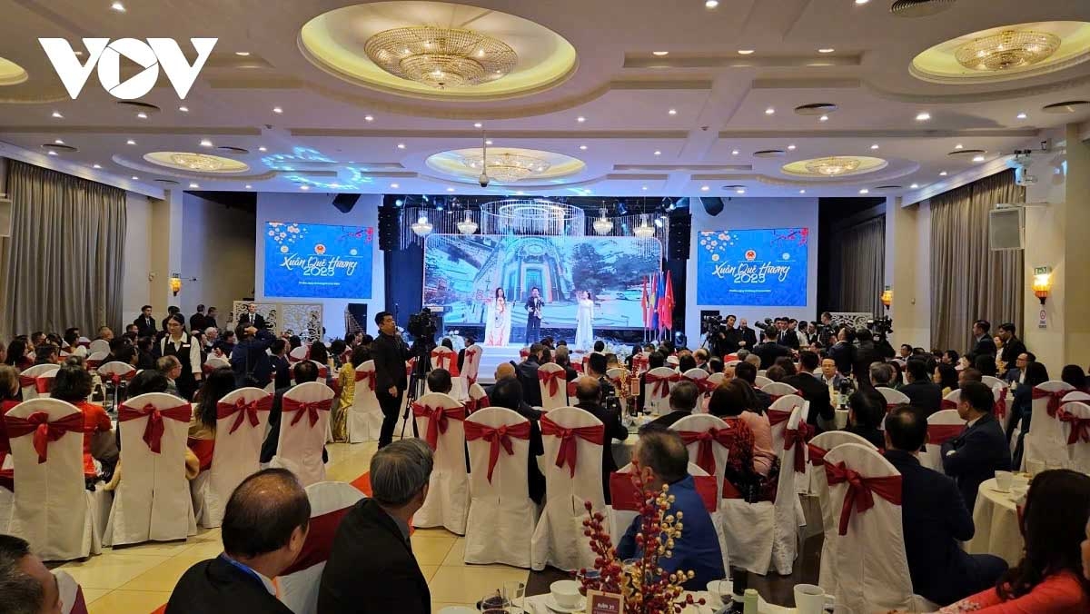 Prime Minister Pham Minh Chinh attends Homeland Spring 2025, a programme for overseas Vietnamese in the lead-up to the Lunar New Year, in Prague on January 19 evening