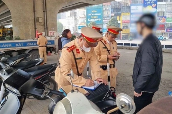 Traffic police handle a violation case