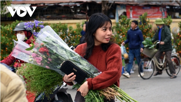 Thanks to that scent, people feel clean and pure to welcome in the Spring. That is why Vietnamese people have continued with the custom of bathing in coriander leaves since ancient times.