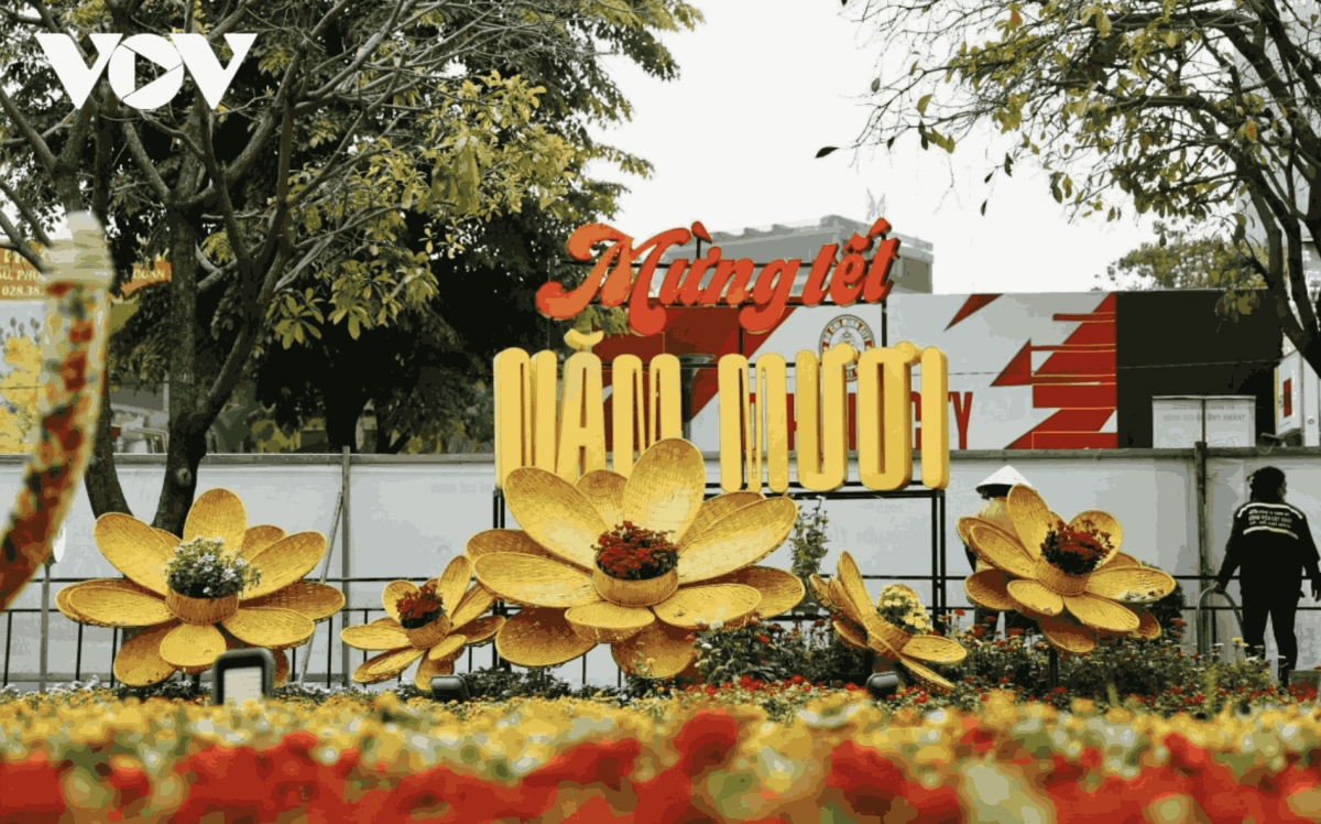 In addition, a total of 109,000 flower baskets of various types such as apricots, chrysanthemums, cockscombs, periwinkles, roses, and orchids are expected to create a vibrant colourful space and provide visitors with many check-in corners.