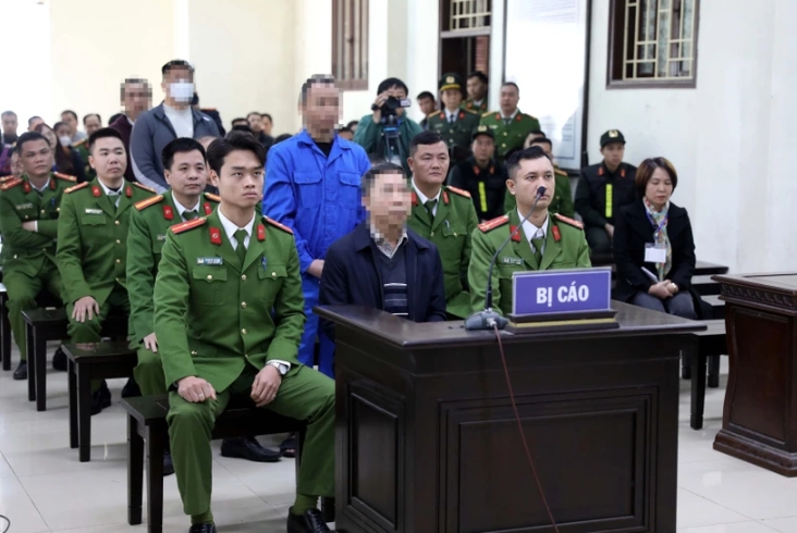 At the court in Thai Binh province on January 13 to hand down verdicts to National Assembly deputies Luu Binh Nhuong and Le Thanh Van as well as their associates.