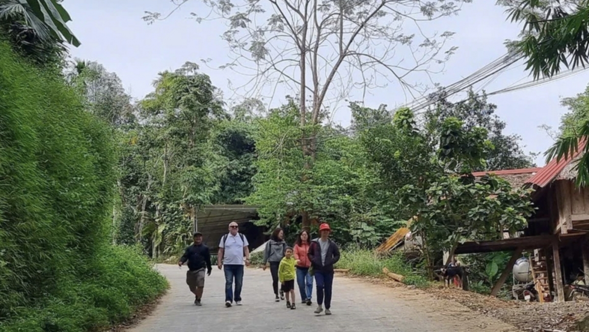 Tourists visit Pu Luong in Ba Thuoc distrit, Thanh Hoa province.