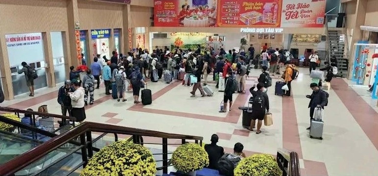 Over 300,000 train tickets for Tet holiday sold.