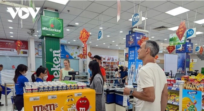 Supermarkets in HCM City reopen on the 2nd day of Tet