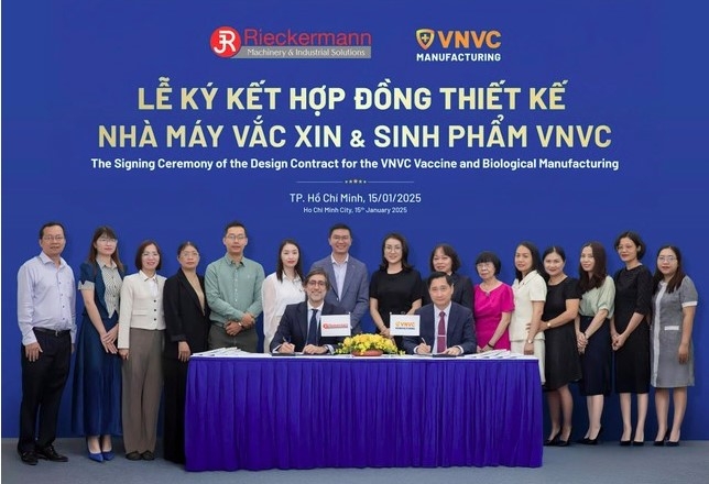 Representatives of VNVC and Rieckermann Group at the signing ceremony in Ho Chi Minh City (Photo: tienphong.vn)