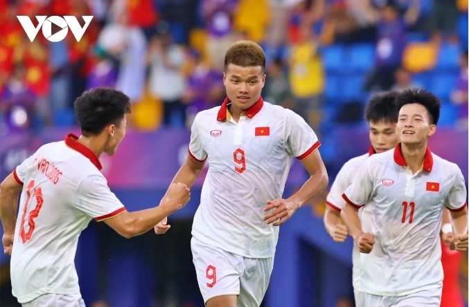 Van Tung represents one of the most promising young strikers in Vietnamese football