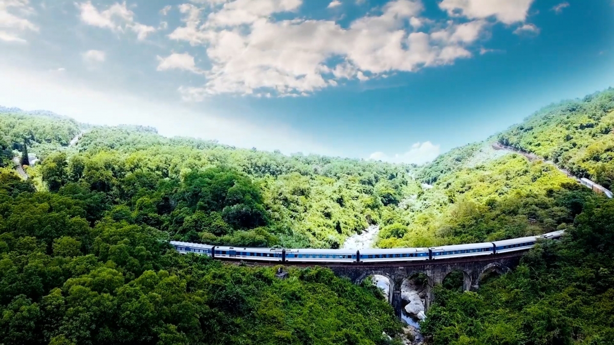 Trans-Vietnam railway is among world's most incredible train journeys in 2025. (Photo courtesy of Vietnam Railways)