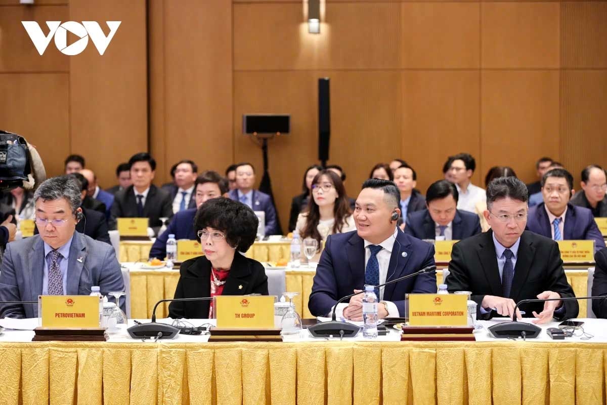 Vietnamese businesses attend the dialogue