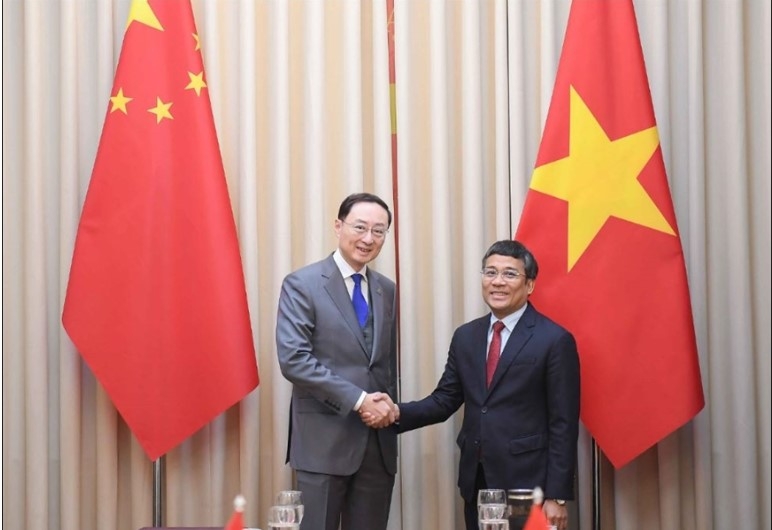 Permanent Deputy Minister of Foreign Affairs Nguyen Minh Vu and his Chinese counterpart
Sun Weidong (Photo: MOFA)