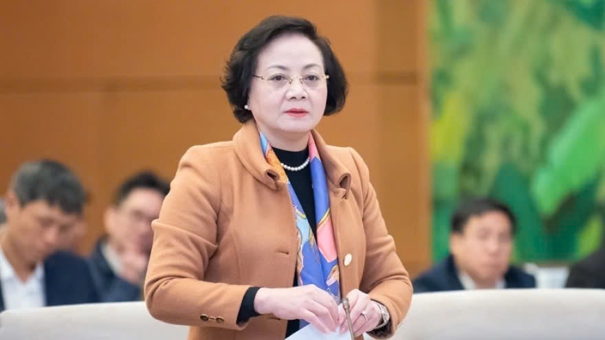 Minister of Home Affairs Pham Thi Thanh Tra presents a Government overhaul plan at the ongoing meeting of the National Assembly Standing Committee in Hanoi on February 5.
