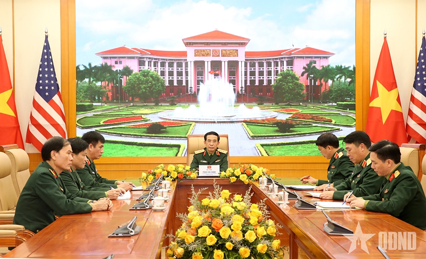 General Phan Van Giang, Minister of National Defense of Vietnam, and other Vietnamese defense officers in Hanoi during their phone talks with US Secretary of Defense Pete Hegseth on February 7 evening. (Photo: PANO)