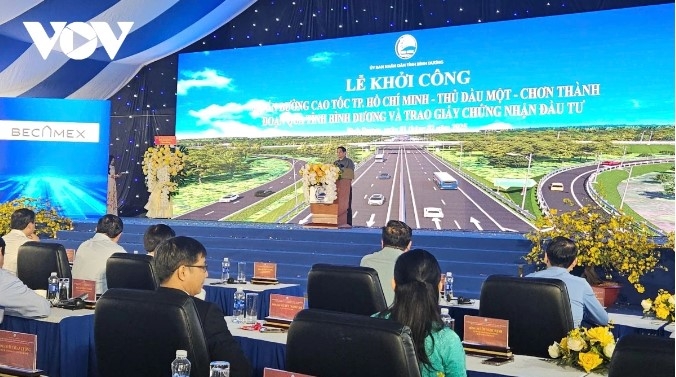 Prime Minister Pham Minh Chinh delivers a speech at the ceremony