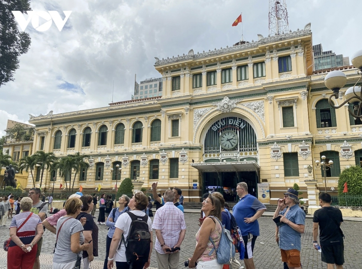 Vietnam sees sharp rise in international arrivals