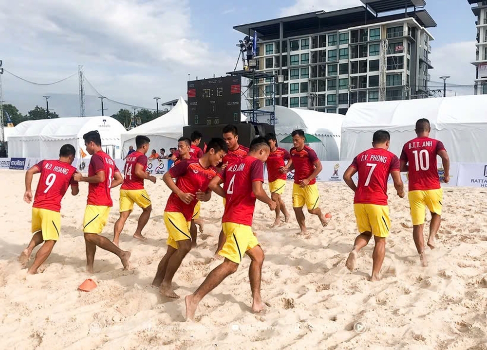 Players of the Vietnam beach soccer team will gather in Da Nang city for a training camp in preparation for the 2025 AFC Beach Soccer Asian Cup in Thailand. (Photo: VFF)