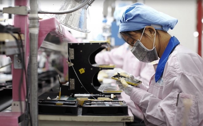 China spends nearly US$15.5 billion on importing phones and components from Vietnam (Photo: laodong.vn)