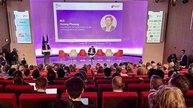 Deputy Minister of Information and Communications Bui Hoang Phuong speaks at the Southeast Asia Business Forum, organised by the French Ministry of Foreign Trade on February 12.