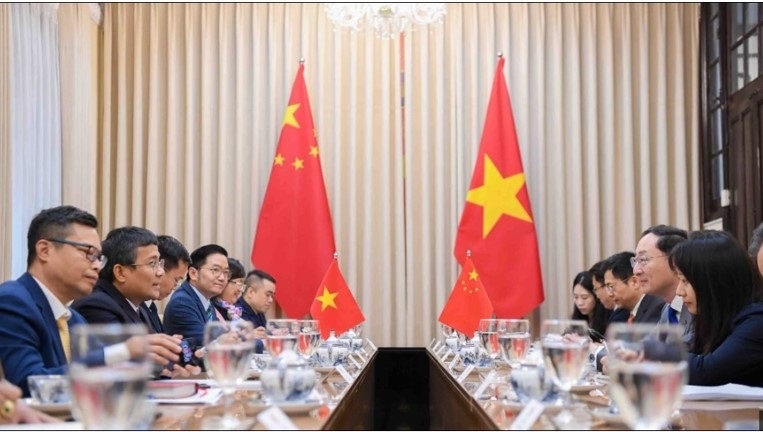 At the talks between the two diplomats (Photo: MOFA)