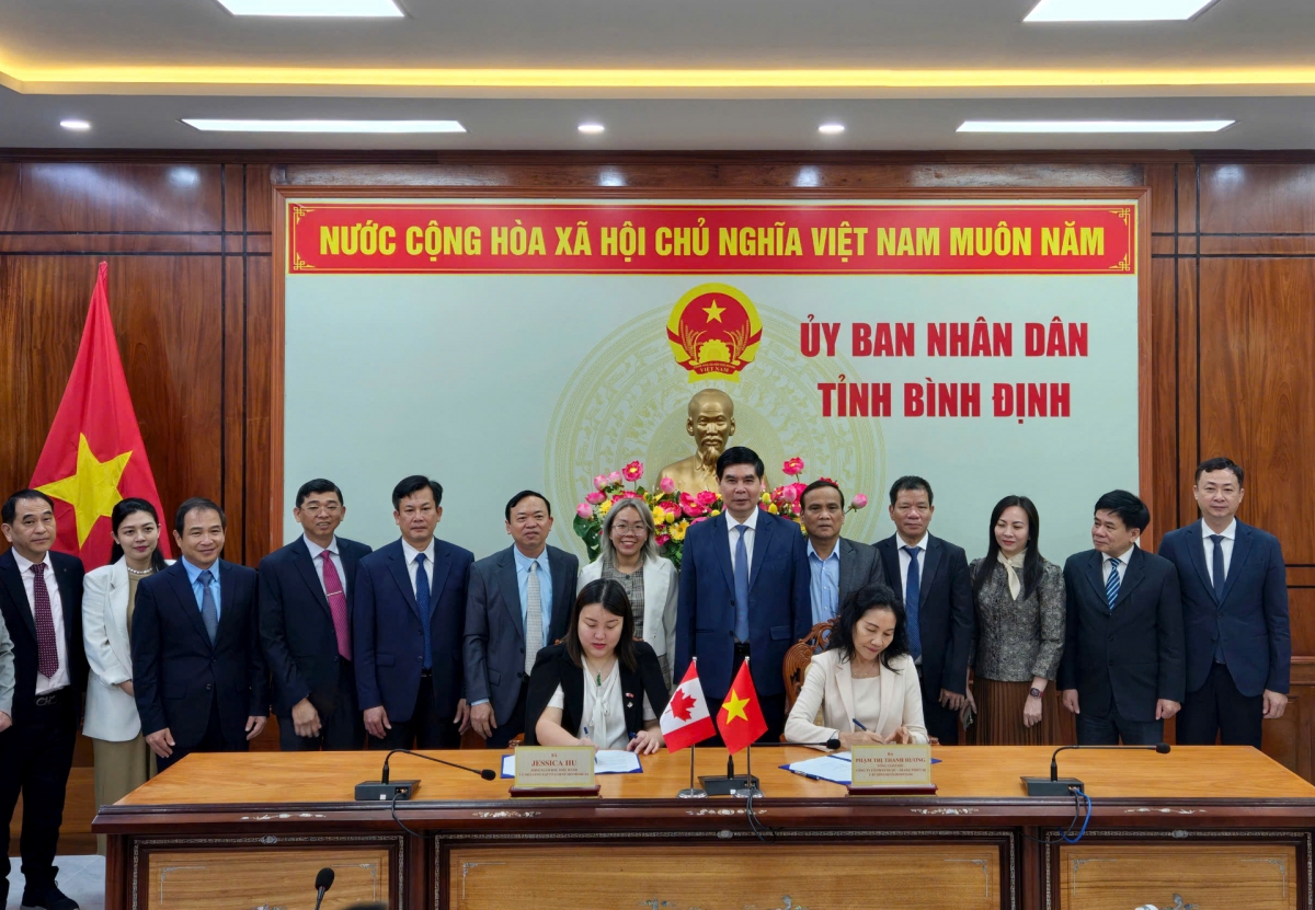 Representatives from GBM and Binh Dinh Pharmaceutical and Medical Equipment Joint Stock Company sign a MoU to build a state-of-the-art production facility in Binh Dinh (Photo: nhadautu.vn)