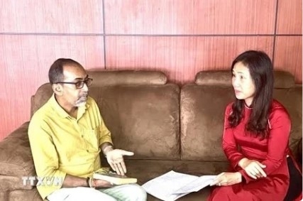 Prof. Hiniduma Sunil Senevi, Sri Lanka's Minister of Buddhasasana, Religious and Cultural Affairs (L), and Vietnamese Ambassador Trinh Thi Tam (R) at their meeting on February 13 (Photo: Vietnam Embassy in Sri Lanka)