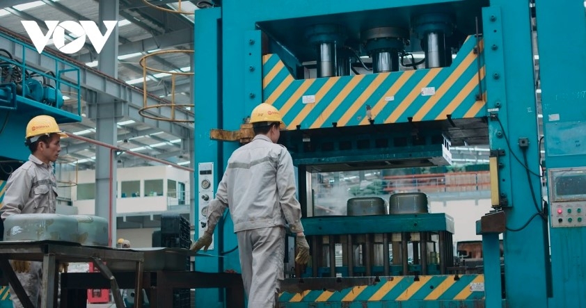 Businesses diversify markets to mitigate risks