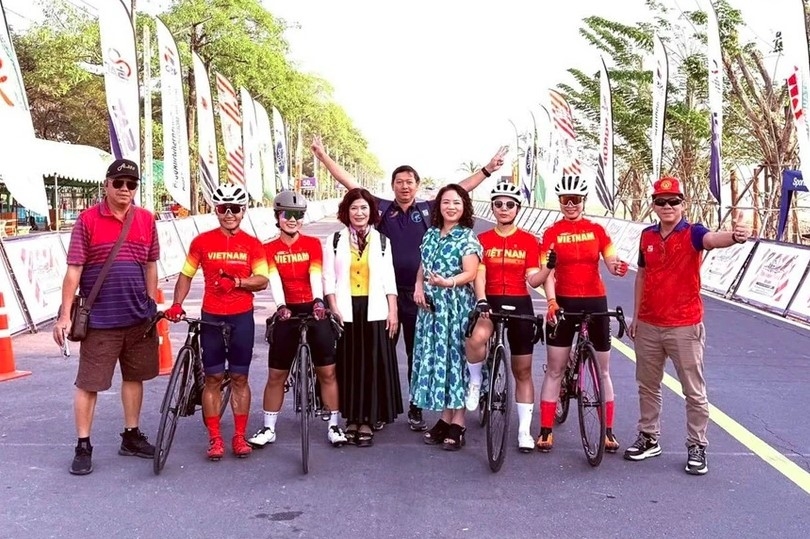 Vietnamese cycling team bring home its second gold medal at the 2025 Asian Roand Cycling Championships in Thailand on February 12 (Photo: liendoanxedapmoto.org.vn)