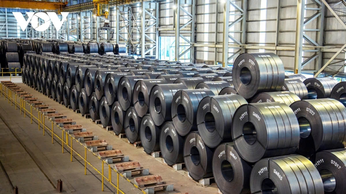 Many domestic steel companies face challenges, including a massive influx of low-cost hot-rolled coil products imported from overseas, including China and India. (Illustration)