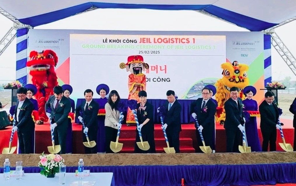 At the ground-breaking ceremony for the Jeil Logistics 1 project in Nam Dinh Vu Industrial Park in Hai Phong (Photo: baophapluat.vn)