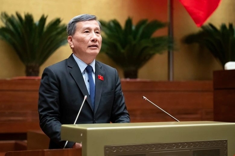 Le Quang Huy, Chairman of the National Assembly’s Committee on Science, Technology, and Environment, presents the appraisal report on special mechanisms and policies for the Ninh Thuan nuclear power project
( Photo: National Assembly Media)
