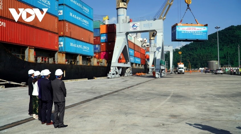 Vietnamese ports swiftly seek green solutions to realize maritime economic development goals