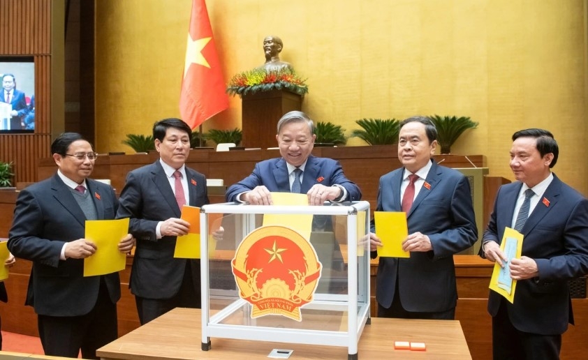 Party General Secretary To Lam (centre), State President Luong Cuong (second from left), Prime Minister Pham Minh Chinh (first, left), National Assembly Chairman Tran Thanh Man (second from right) cast their votes.