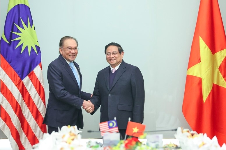 Prime Minister Pham Minh Chinh welcomes his Malaysian counterpart Anwar Ibrahim (Photo:VGP)