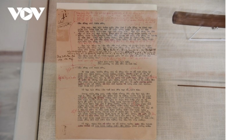 The opening speech delivered by President Ho Chi Minh at the 3rd National Party Congress on September 5, 1960. The document bears his handwritten annotations in red ink. This congress officially designated February 3 as the anniversary of the Party's founding.
