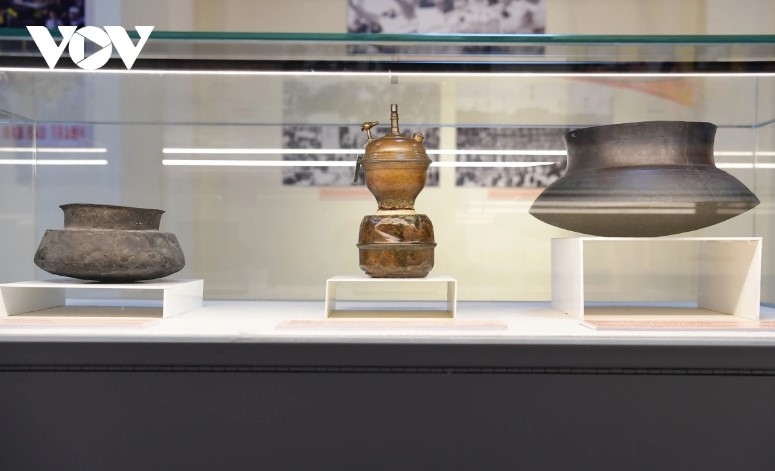   The event also presents simple artifacts used by the people, yet serving as valuable tools for the activities of leaders and revolutionaries during the difficult struggle period, contributing to the CPV’s  development.