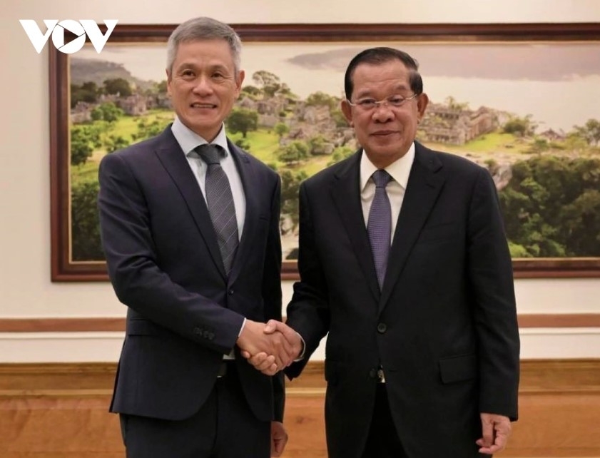 Samdech Techo Hun Sen, President of the Senate and President of the Cambodian People's Party welcomes ietnamese Ambassador to Cambodia Nguyen Minh Vu