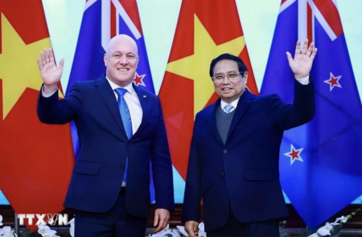 PM Pham Minh Chinh (R) and New Zealand PM Christopher Luxon pose for a photo before their talks in Hanoi on February 26. (Photo: VNA)