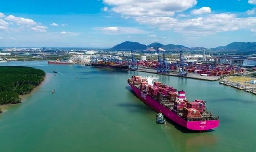 The ONE EAGLE vessel is part of a new service route operated by the Premier Alliance at Tan Cang-Cai Mep International Terminal.