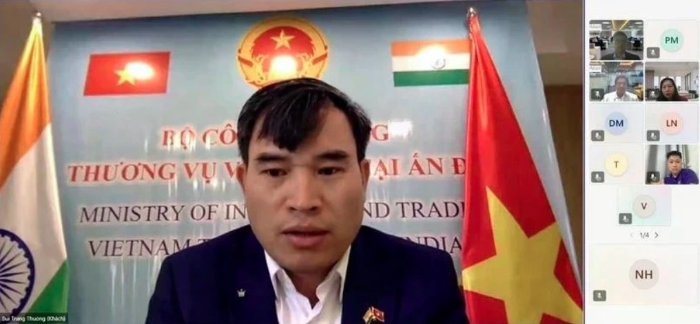 Trade Counsellor of Vietnam Bui Trung Thuong speaks at the online seminar.