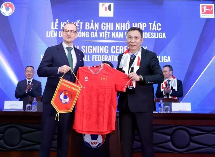 The Memorandum of Understanding, signed between the Vietnam Football Federation and DFL Deutsche Fußball Liga, aims to improve the quality of Vietnam's youth teams. (Photo: VFF)