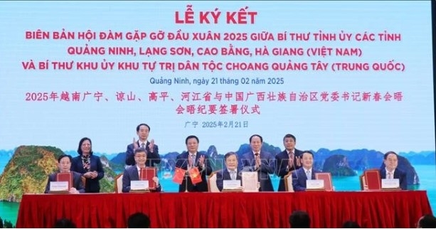 Twenty-nine Memoranda of Understanding are inked between Vietnamese and Chinese localities on February 21, strengthening cooperation across various sectors.