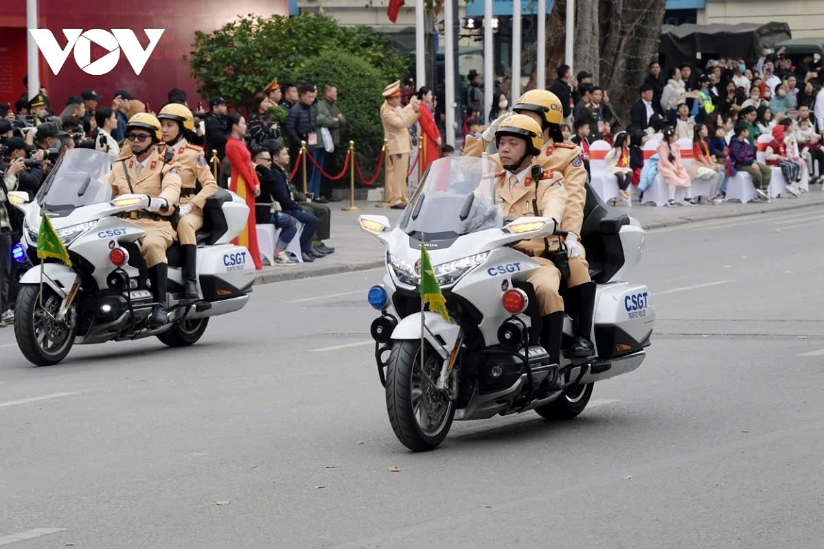 Relevant units of the Ministry of Public Security stage impressive performances, including motorcade escort demonstrations, brass band performances, mobile police displays, crime pursuit scenarios, and police dog training exercises, , at the walking zone around Hoan Kiem Lake in Hanoi on March 8.